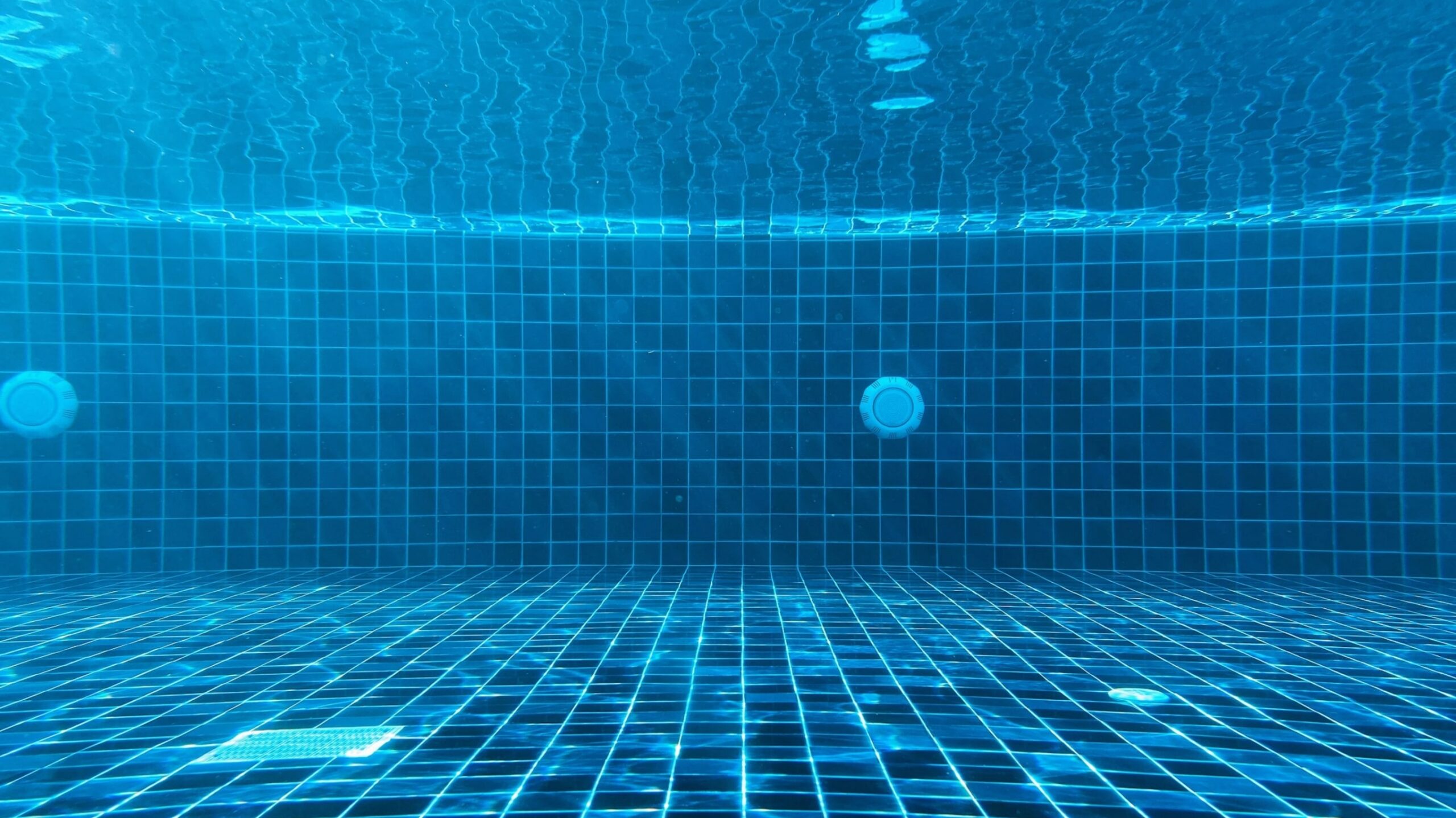 De l'eau dans une piscine